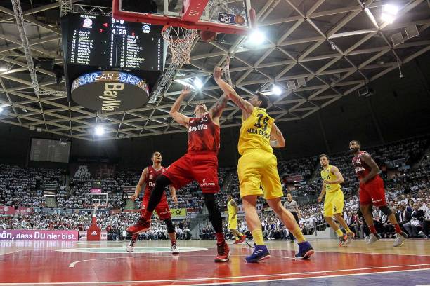 果断地将球 果断地将球